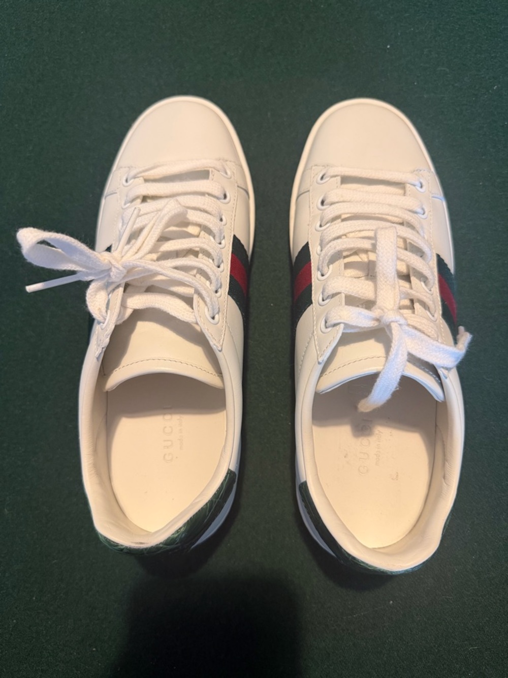 Gucci White Leather Low-Top Sneakers with Red & Green Stripes
